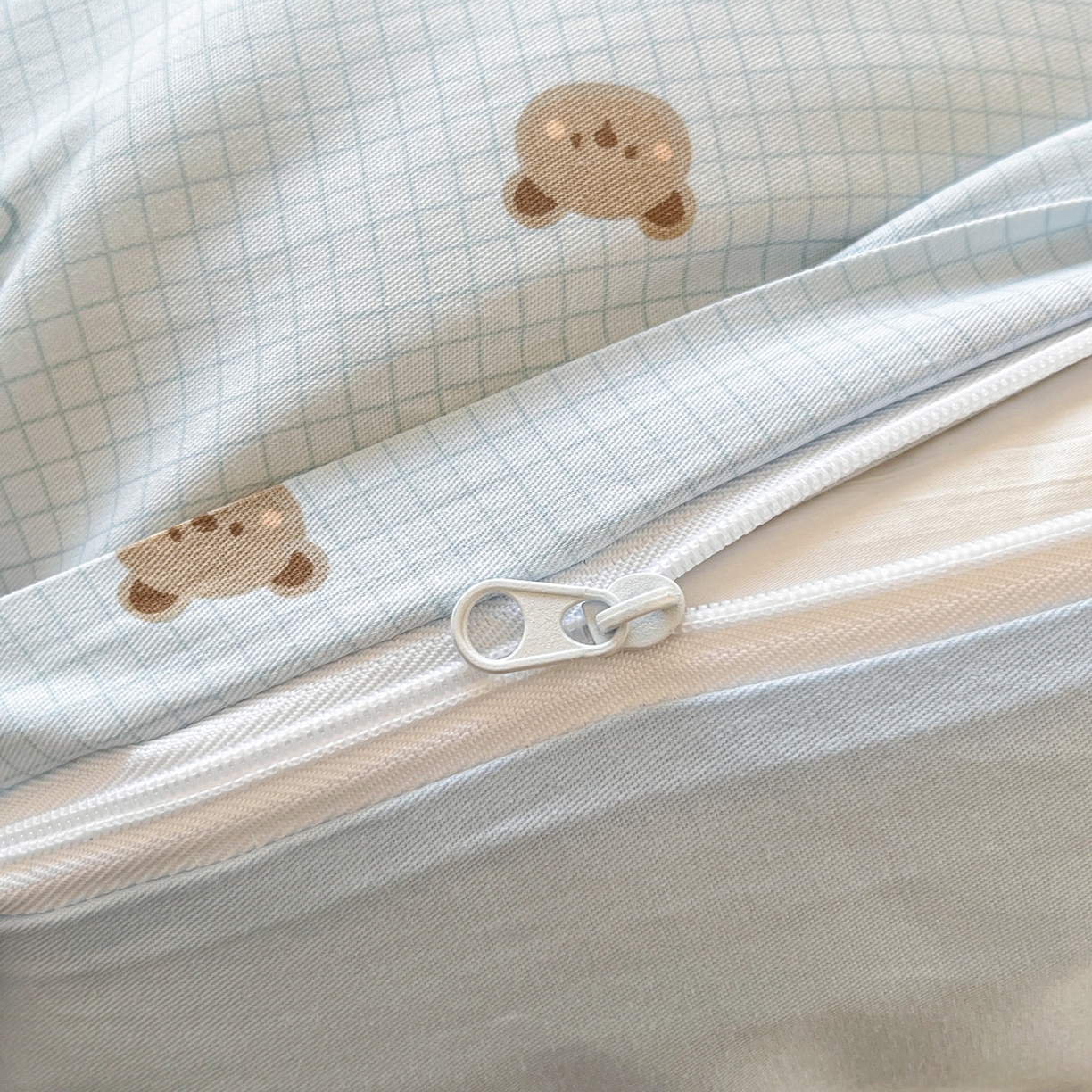 91家纺网 家纺一手货源 找家纺 柠馨 2026春夏新款13372全棉纯棉印花四件套-芙拉系列 元气熊-蓝