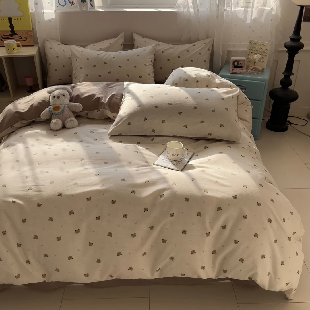 91家纺网 家纺一手货源 找家纺 柠馨 2026春夏新款13372全棉纯棉印花四件套-芙拉系列 元气熊-咖