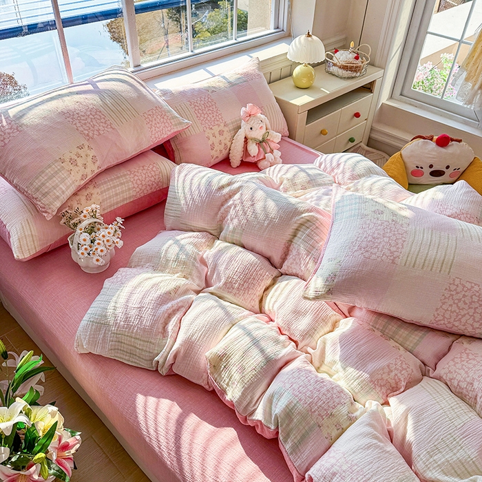 91家纺网 家纺一手货源 找家纺 木楌家居 2026新款A类全棉皱皱纱印花四件套 浅夏  粉