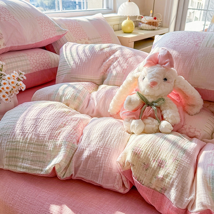 91家纺网 家纺一手货源 找家纺 木楌家居 2026新款A类全棉皱皱纱印花四件套 浅夏  粉