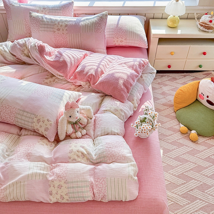 91家纺网 家纺一手货源 找家纺 木楌家居 2026新款A类全棉皱皱纱印花四件套 浅夏  粉