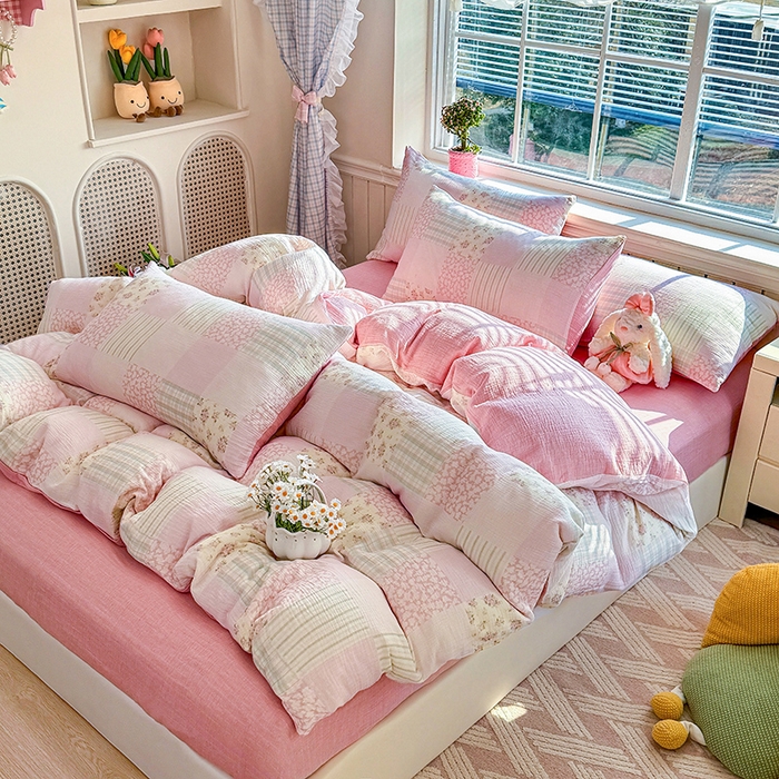 91家纺网 家纺一手货源 找家纺 木楌家居 2026新款A类全棉皱皱纱印花四件套 浅夏  粉