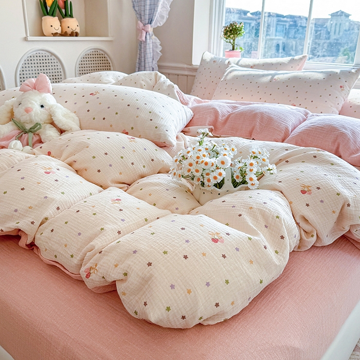 91家纺网 家纺一手货源 找家纺 木楌家居 2026新款A类全棉皱皱纱印花四件套 星空草莓