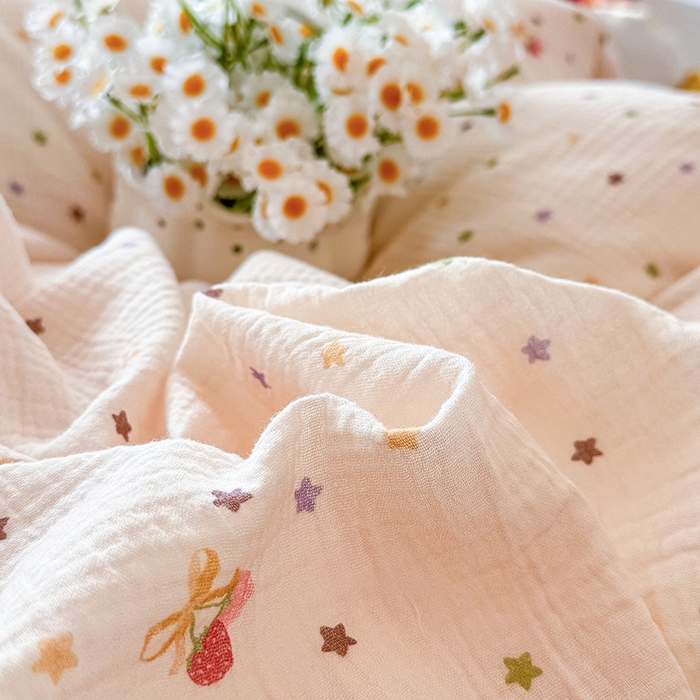 91家纺网 家纺一手货源 找家纺 木楌家居 2026新款A类全棉皱皱纱印花四件套 星空草莓