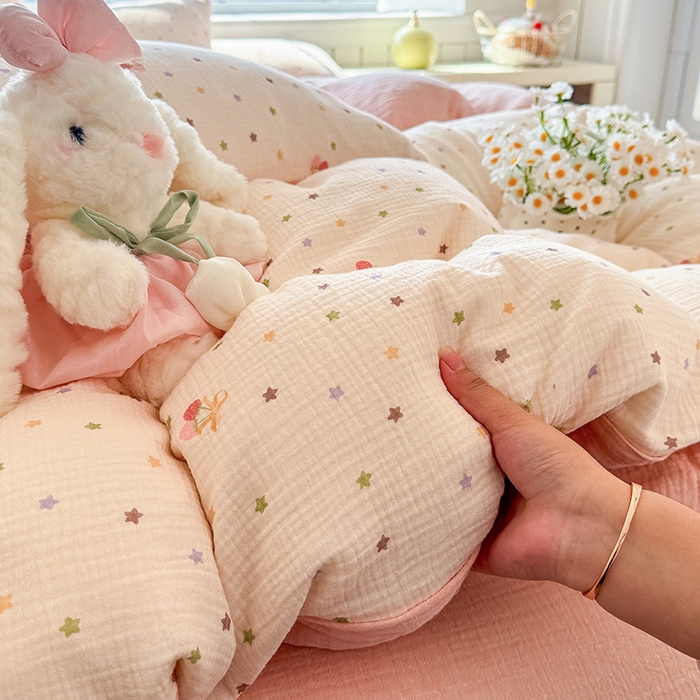 91家纺网 家纺一手货源 找家纺 木楌家居 2026新款A类全棉皱皱纱印花四件套 星空草莓