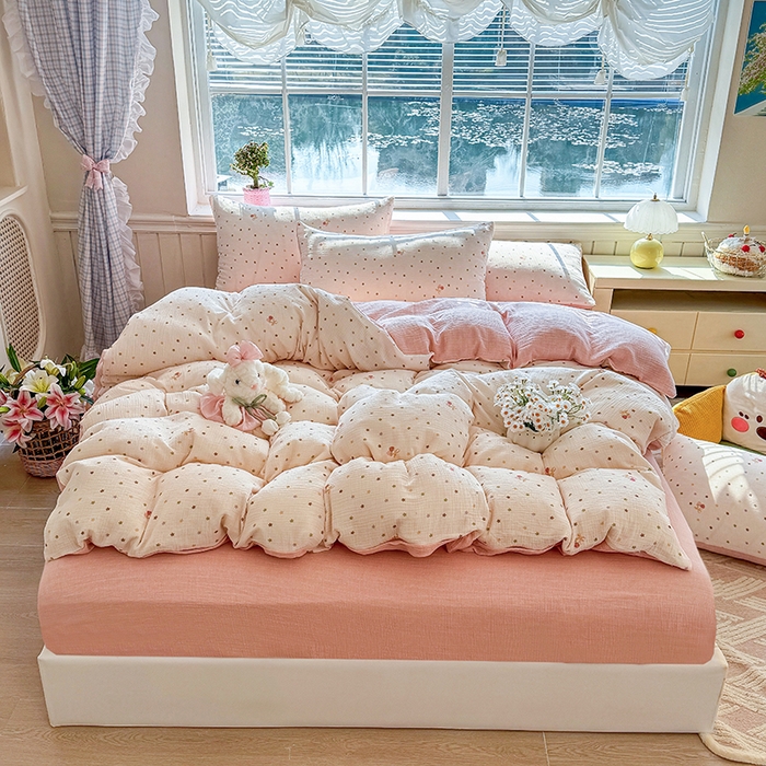 91家纺网 家纺一手货源 找家纺 木楌家居 2026新款A类全棉皱皱纱印花四件套 星空草莓