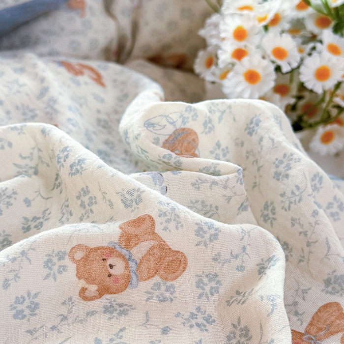 91家纺网 家纺一手货源 找家纺 木楌家居 2026新款A类全棉皱皱纱印花四件套 熊的礼物