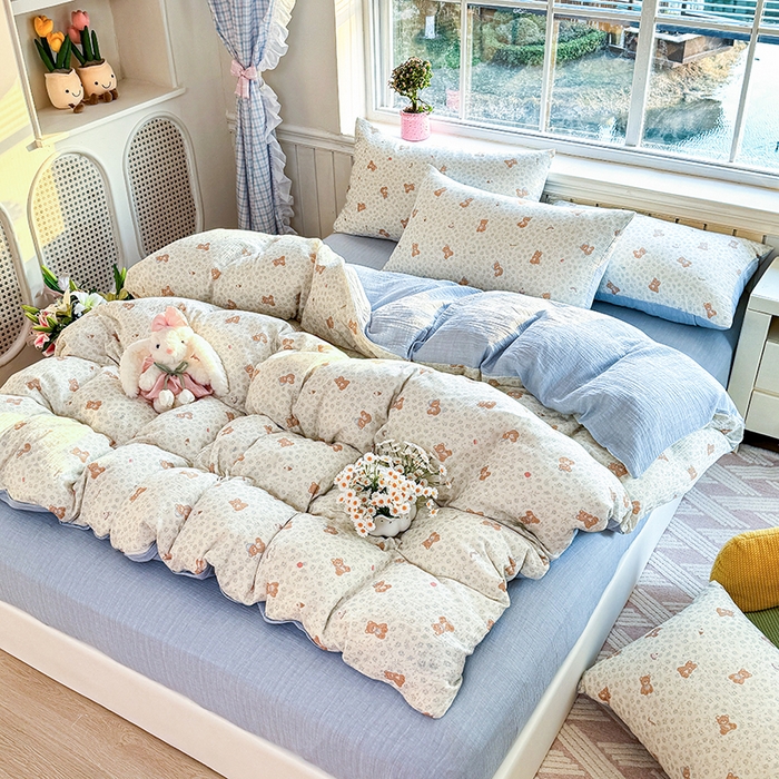 91家纺网 家纺一手货源 找家纺 木楌家居 2026新款A类全棉皱皱纱印花四件套 熊的礼物