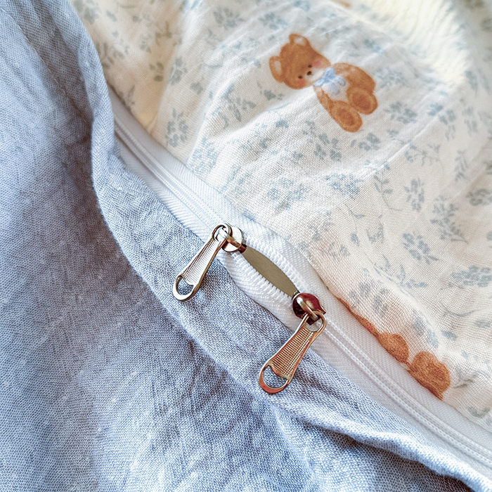 91家纺网 家纺一手货源 找家纺 木楌家居 2026新款A类全棉皱皱纱印花四件套 熊的礼物