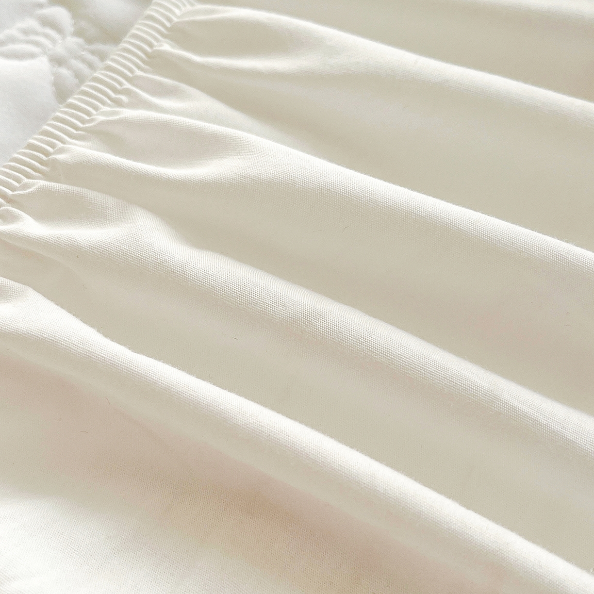 91家纺网 家纺一手货源 找家纺 沐纯家居 2026新款A类全棉纯棉水洗棉新疆棉花少女风花边单床笠 贵族白