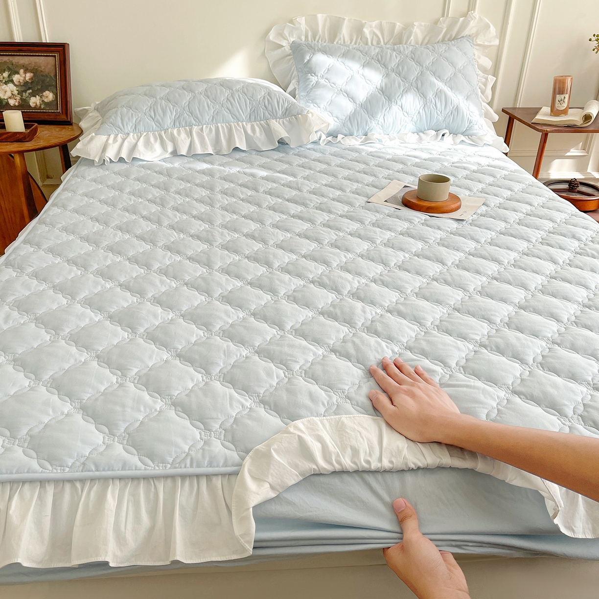 91家纺网 家纺一手货源 找家纺 沐纯家居 2026新款A类全棉纯棉水洗棉新疆棉花少女风花边单床笠 晴空蓝