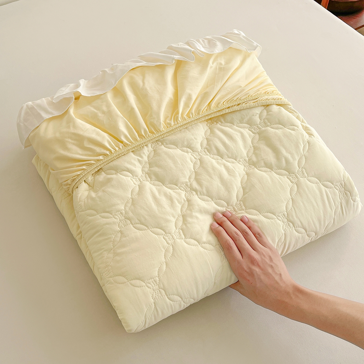 91家纺网 家纺一手货源 找家纺 沐纯家居 2026新款A类全棉纯棉水洗棉新疆棉花少女风花边单床笠 象牙黄