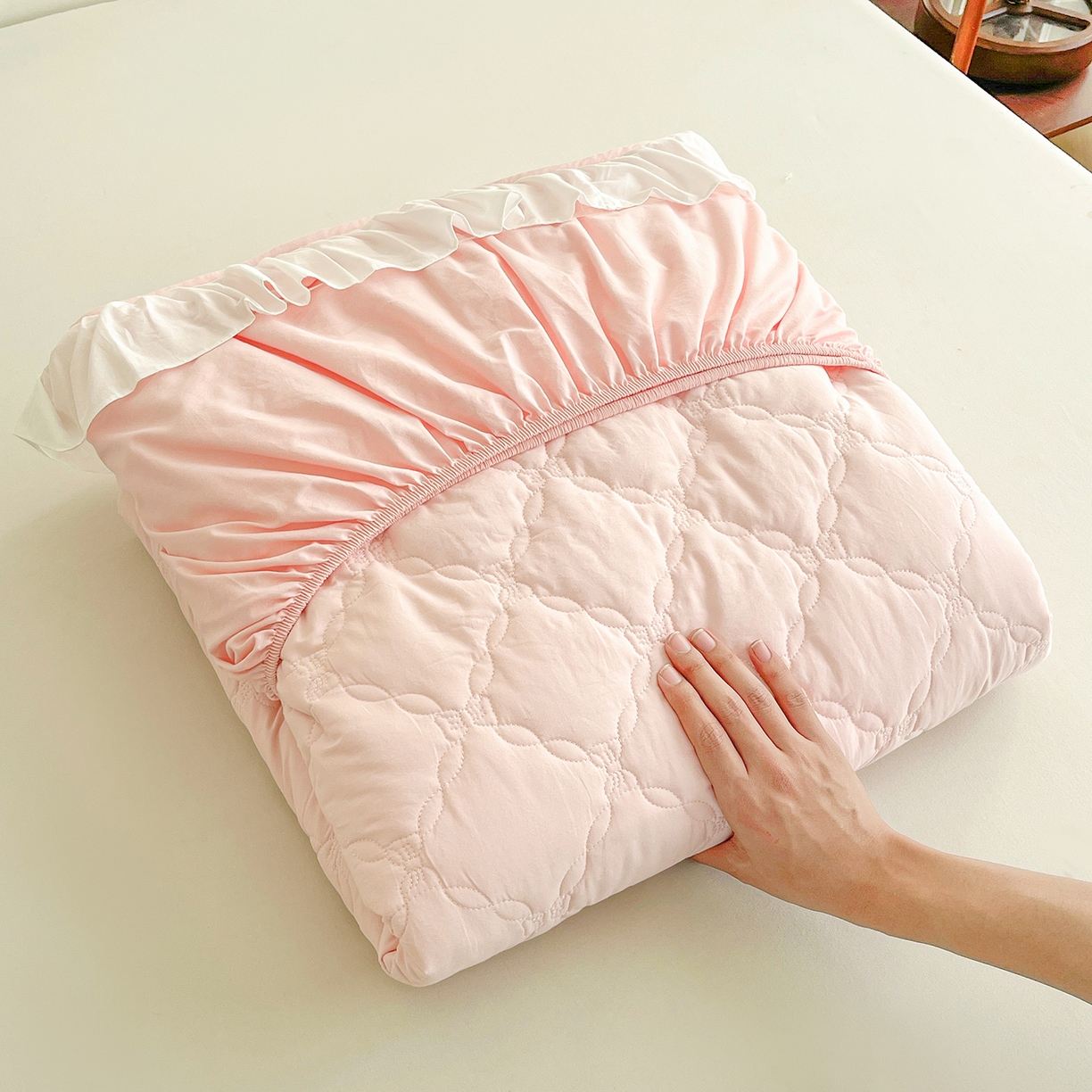 91家纺网 家纺一手货源 找家纺 沐纯家居 2026新款A类全棉纯棉水洗棉新疆棉花少女风花边单床笠 芝夏粉