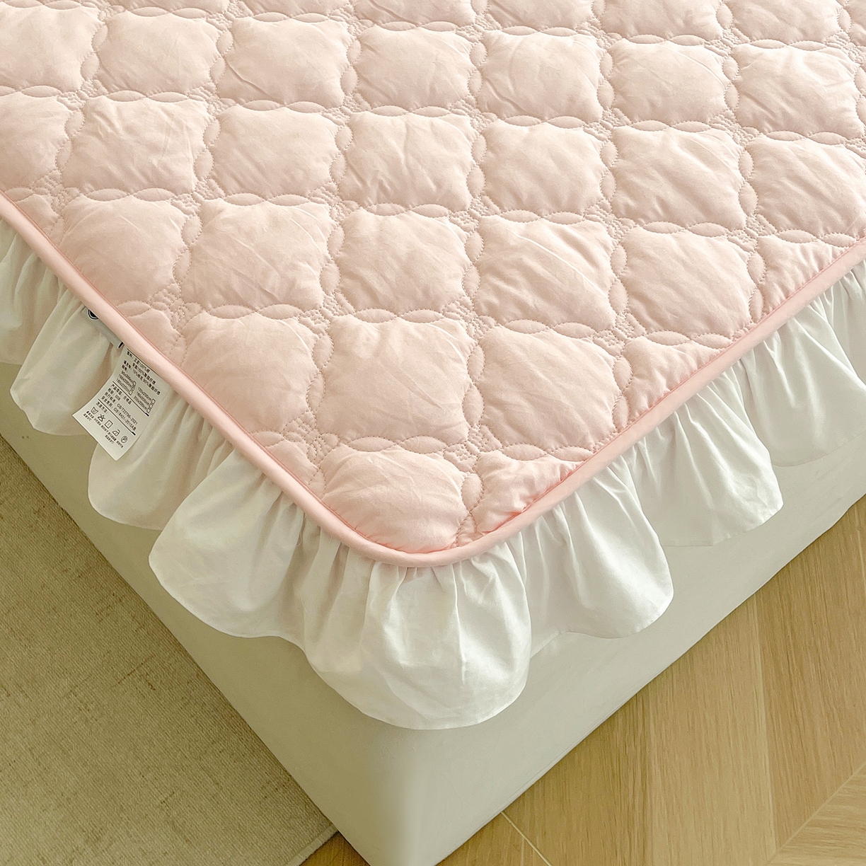 91家纺网 家纺一手货源 找家纺 沐纯家居 2026新款A类全棉纯棉水洗棉新疆棉花少女风花边单床笠 芝夏粉