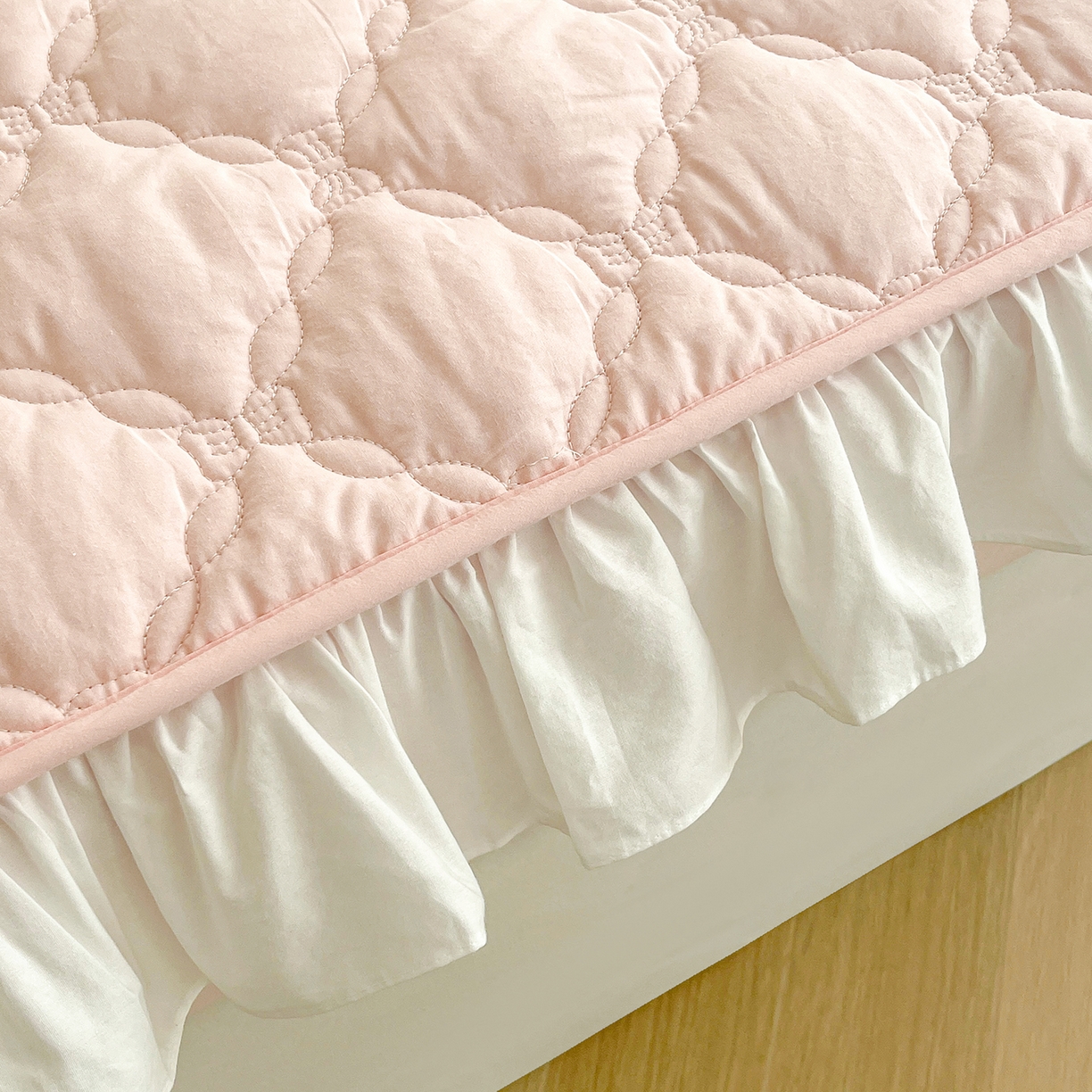 91家纺网 家纺一手货源 找家纺 沐纯家居 2026新款A类全棉纯棉水洗棉新疆棉花少女风花边单床笠 芝夏粉