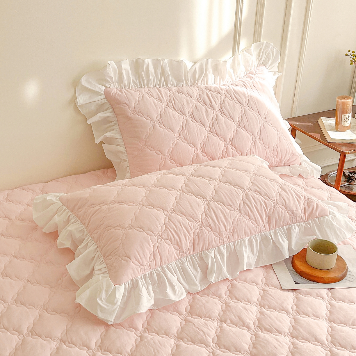 91家纺网 家纺一手货源 找家纺 沐纯家居 2026新款A类全棉纯棉水洗棉新疆棉花少女风花边单床笠 芝夏粉