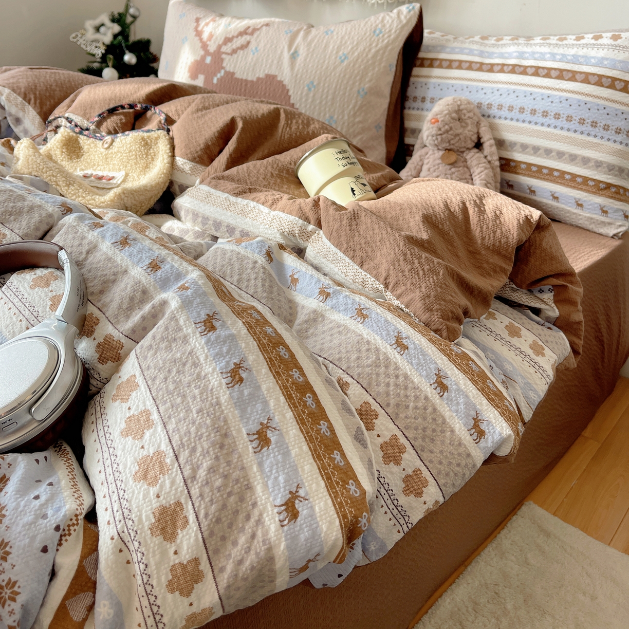 91家纺网 家纺一手货源 找家纺 顾里家纺 2026新款韩风费尔岛系大版皱皱纱四件套【会员-2元 定制床笠+8元（小四件不做床笠）】 爱心麋鹿