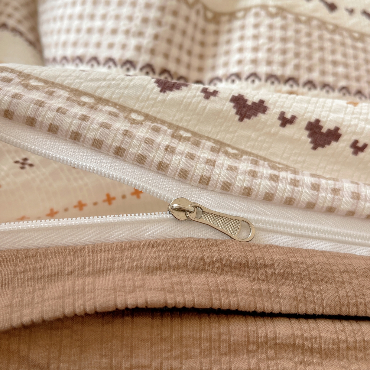 91家纺网 家纺一手货源 找家纺 顾里家纺 2026新款韩风费尔岛系大版皱皱纱四件套【会员-2元 定制床笠+8元（小四件不做床笠）】 冰岛小马