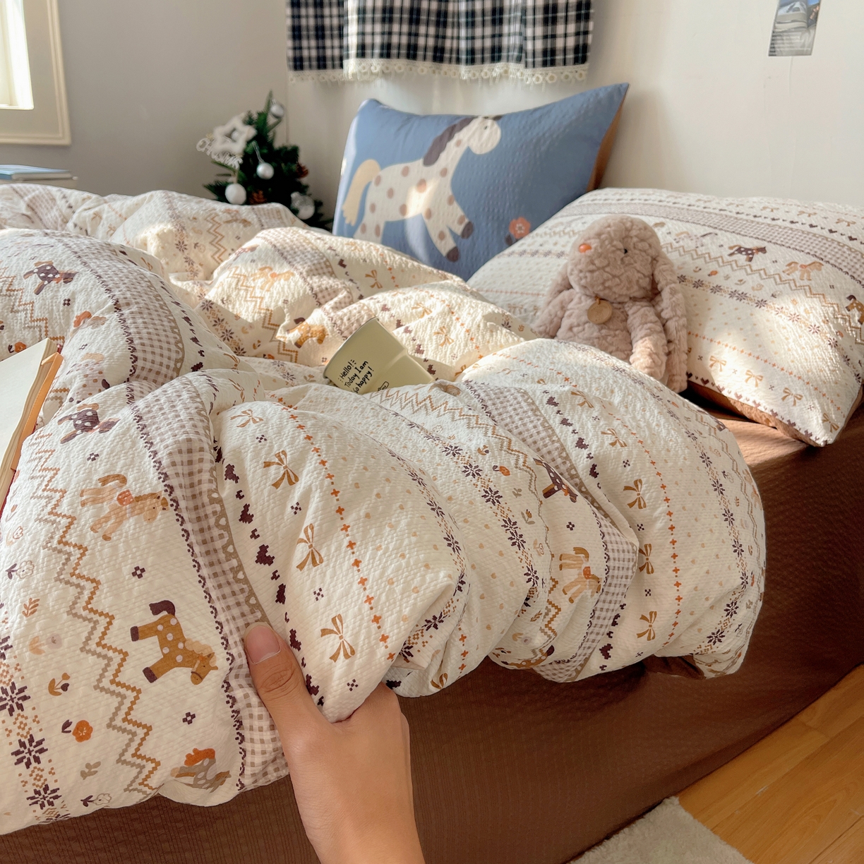 91家纺网 家纺一手货源 找家纺 顾里家纺 2026新款韩风费尔岛系大版皱皱纱四件套【会员-2元 定制床笠+8元（小四件不做床笠）】 冰岛小马