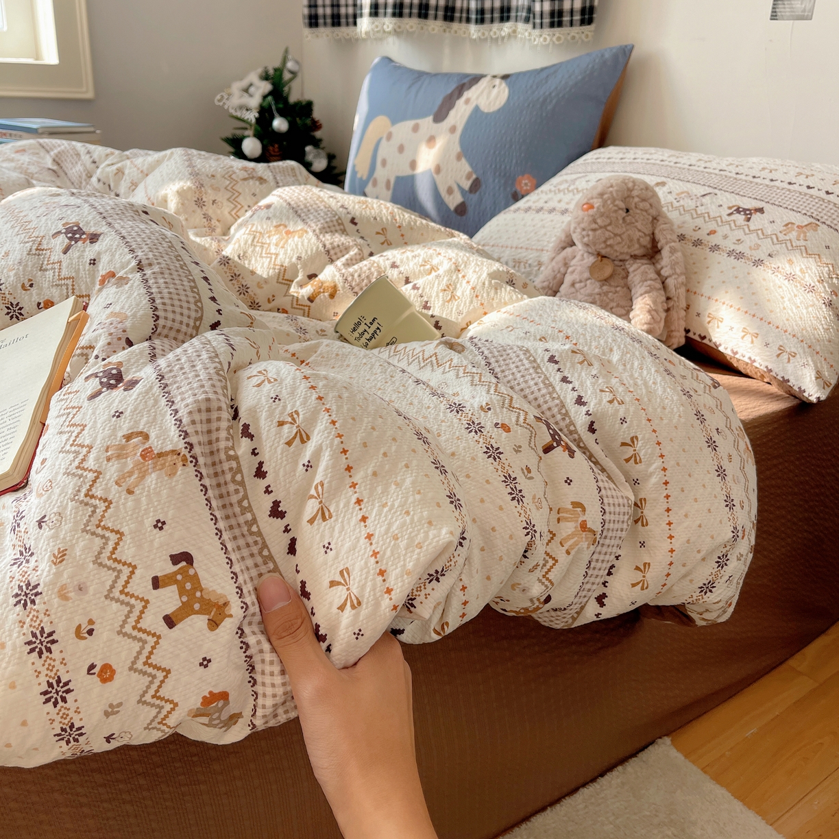 91家纺网 家纺一手货源 找家纺 顾里家纺 2026新款韩风费尔岛系大版皱皱纱四件套【会员-2元 定制床笠+8元（小四件不做床笠）】 冰岛小马