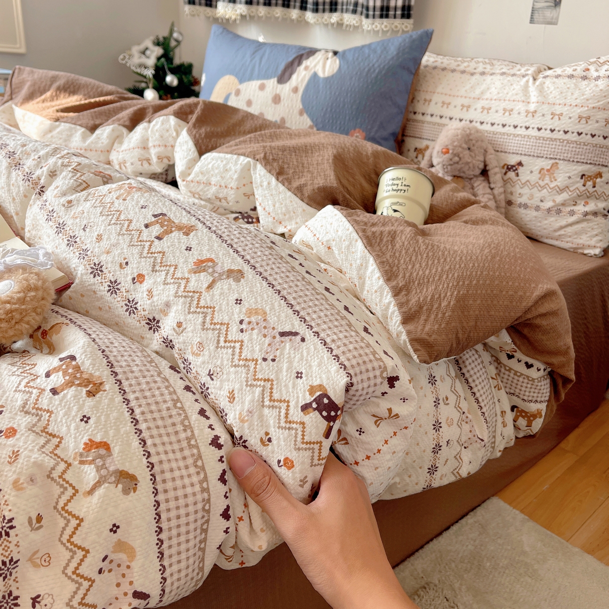 91家纺网 家纺一手货源 找家纺 顾里家纺 2026新款韩风费尔岛系大版皱皱纱四件套【会员-2元 定制床笠+8元（小四件不做床笠）】 冰岛小马