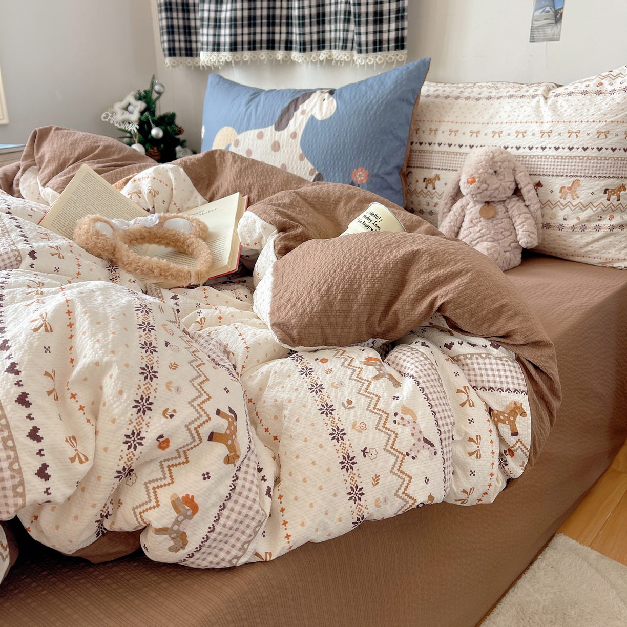 91家纺网 家纺一手货源 找家纺 顾里家纺 2026新款韩风费尔岛系大版皱皱纱四件套【会员-2元 定制床笠+8元（小四件不做床笠）】 冰岛小马