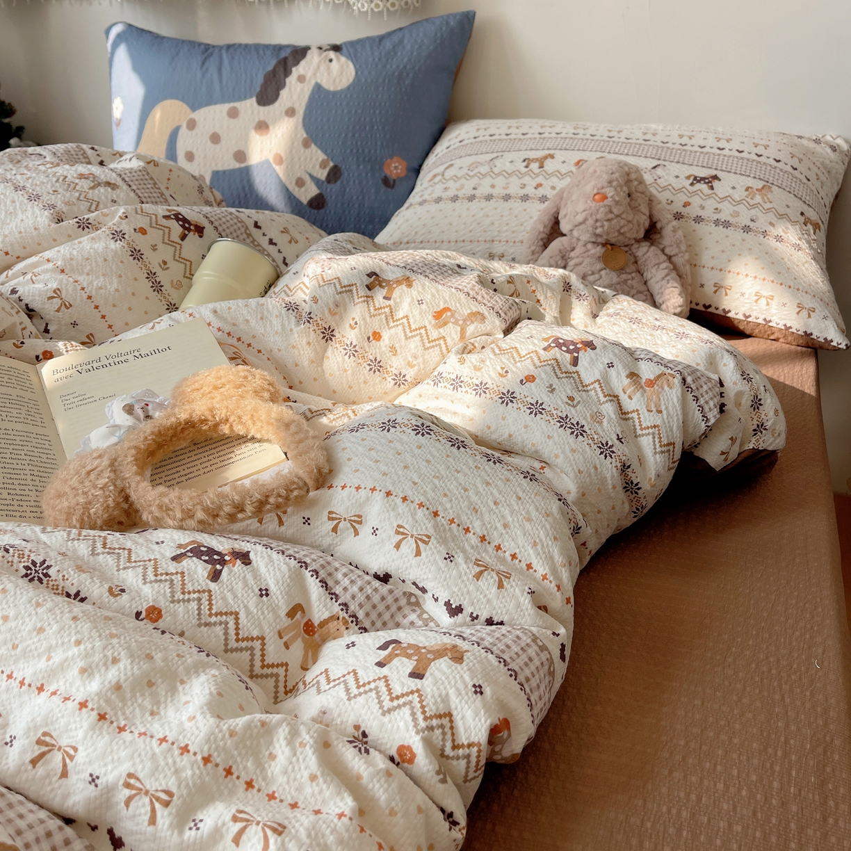 91家纺网 家纺一手货源 找家纺 顾里家纺 2026新款韩风费尔岛系大版皱皱纱四件套【会员-2元 定制床笠+8元（小四件不做床笠）】 冰岛小马