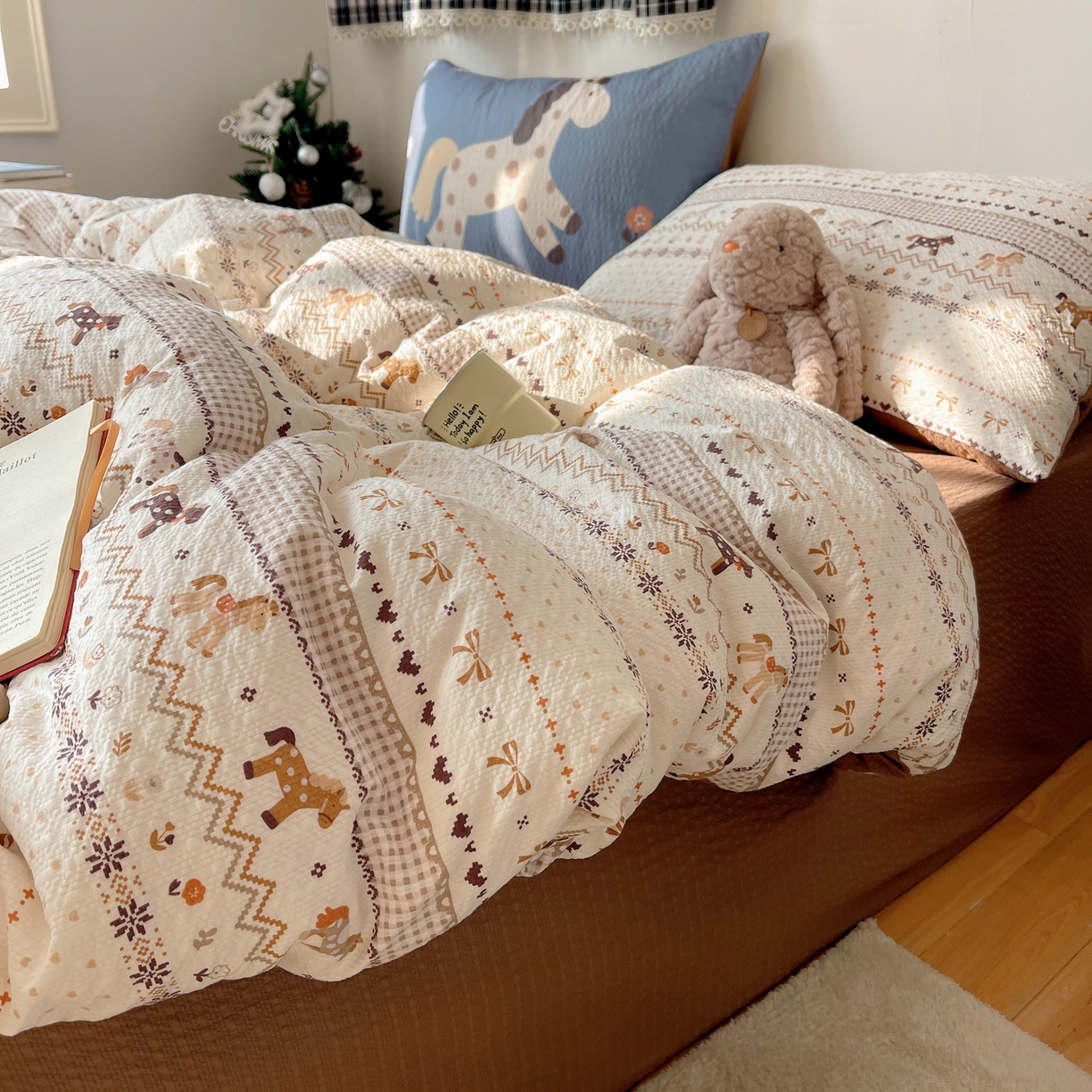 91家纺网 家纺一手货源 找家纺 顾里家纺 2026新款韩风费尔岛系大版皱皱纱四件套【会员-2元 定制床笠+8元（小四件不做床笠）】 冰岛小马