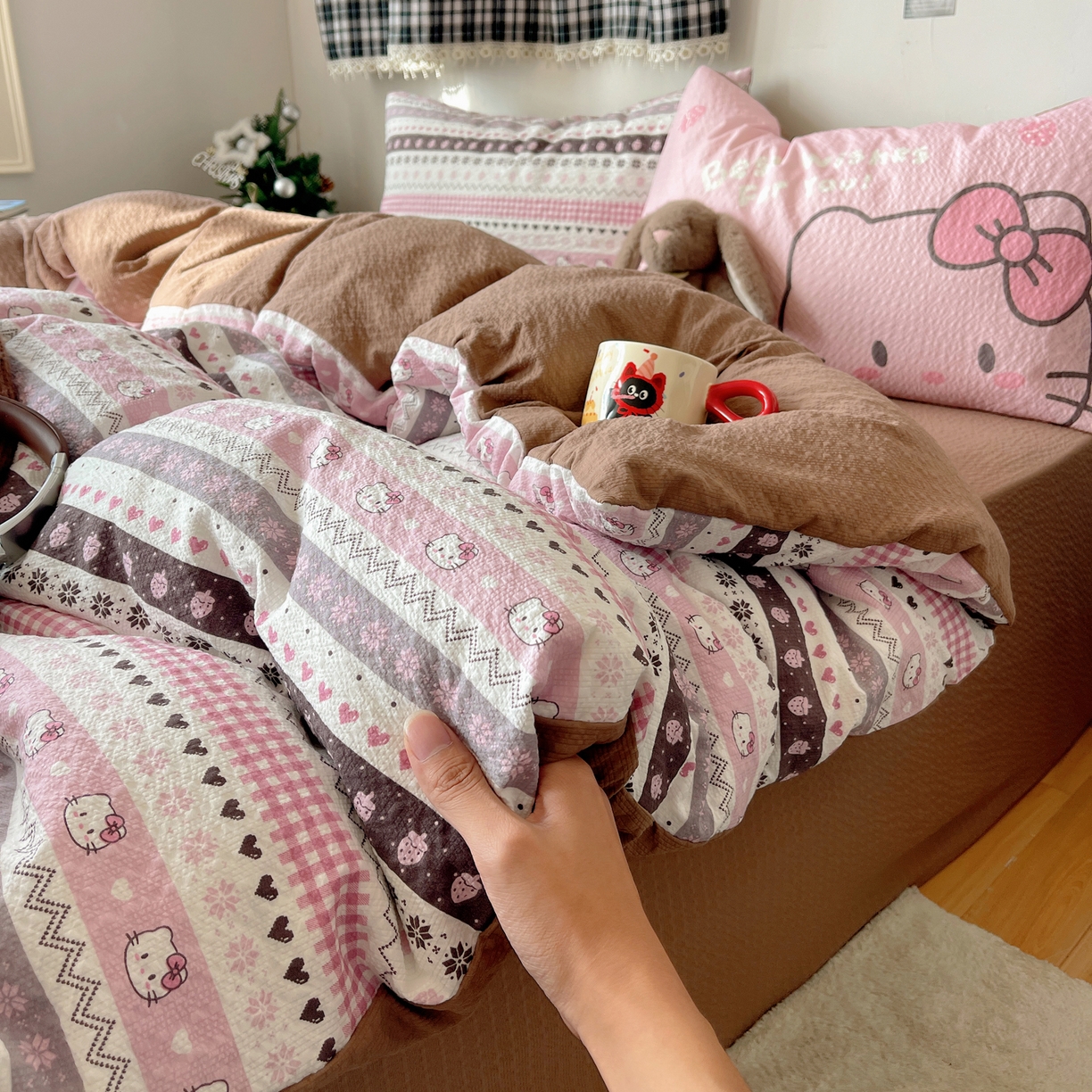 91家纺网 家纺一手货源 找家纺 顾里家纺 2026新款韩风费尔岛系大版皱皱纱四件套【会员-2元 定制床笠+8元（小四件不做床笠）】 粉爱心猫猫