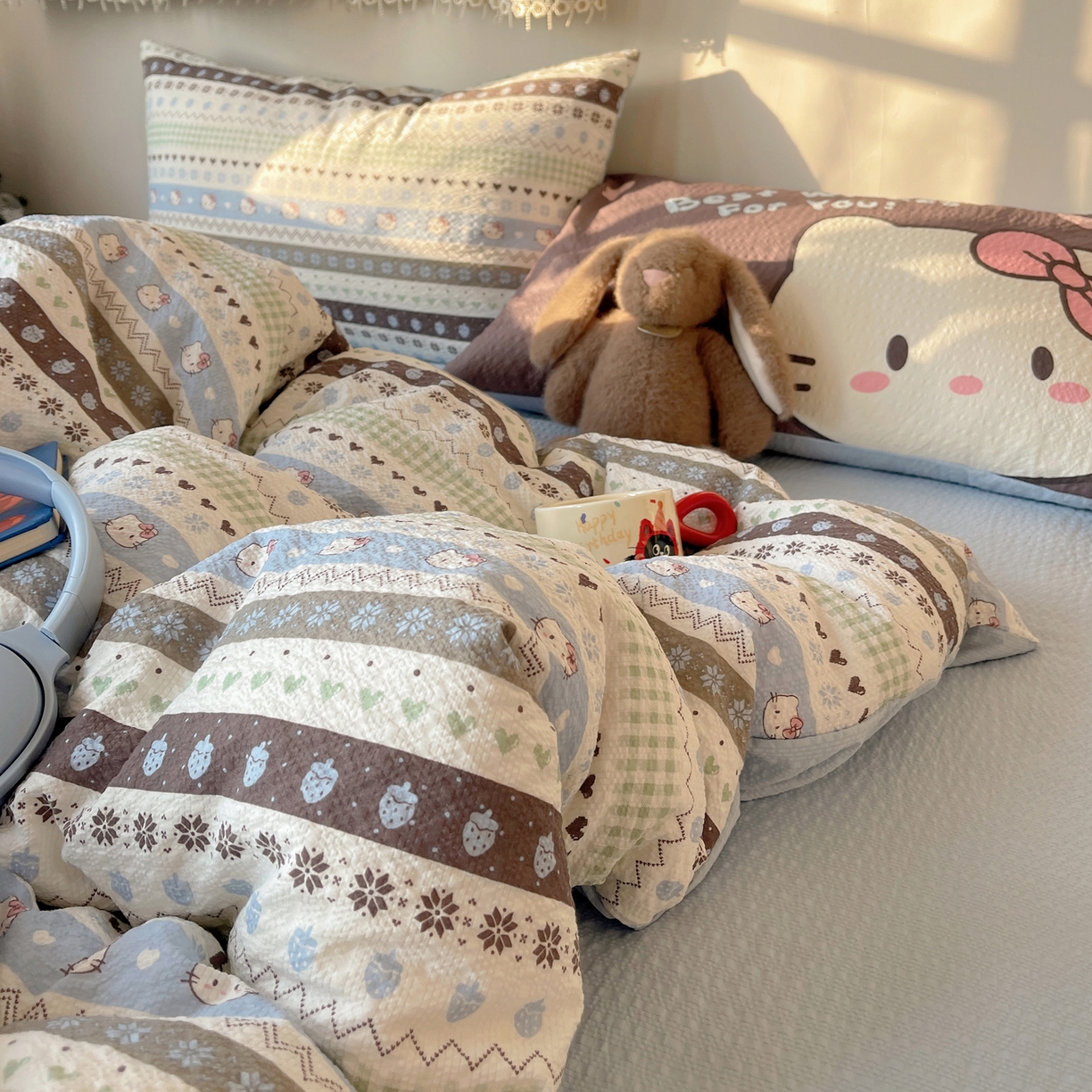 91家纺网 家纺一手货源 找家纺 顾里家纺 2026新款韩风费尔岛系大版皱皱纱四件套【会员-2元 定制床笠+8元（小四件不做床笠）】 蓝爱心猫猫