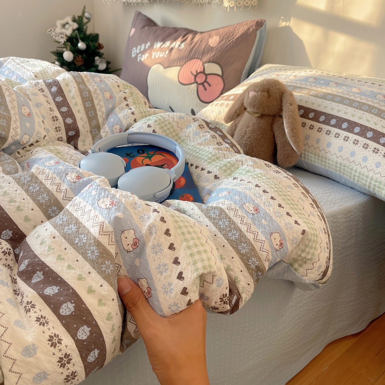 91家纺网 家纺一手货源 找家纺 顾里家纺 2026新款韩风费尔岛系大版皱皱纱四件套【会员-2元 定制床笠+8元（小四件不做床笠）】 蓝爱心猫猫