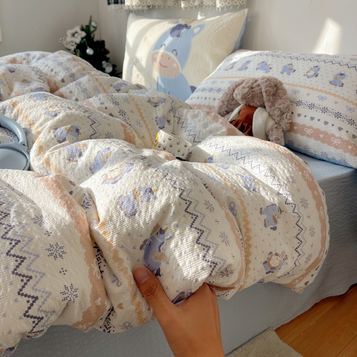 91家纺网 家纺一手货源 找家纺 顾里家纺 2026新款韩风费尔岛系大版皱皱纱四件套【会员-2元 定制床笠+8元（小四件不做床笠）】 天使木马