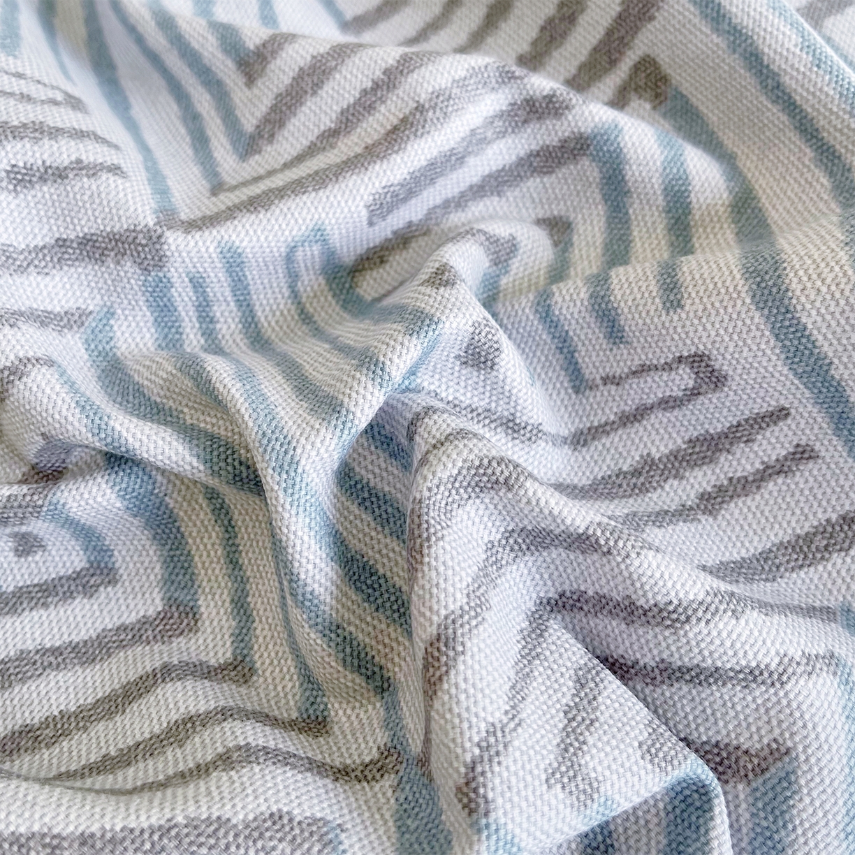 91家纺网 家纺一手货源 找家纺 金鑫汇家纺 2026新款全棉老粗布单品枕套系列 梦幻迷宫-灰