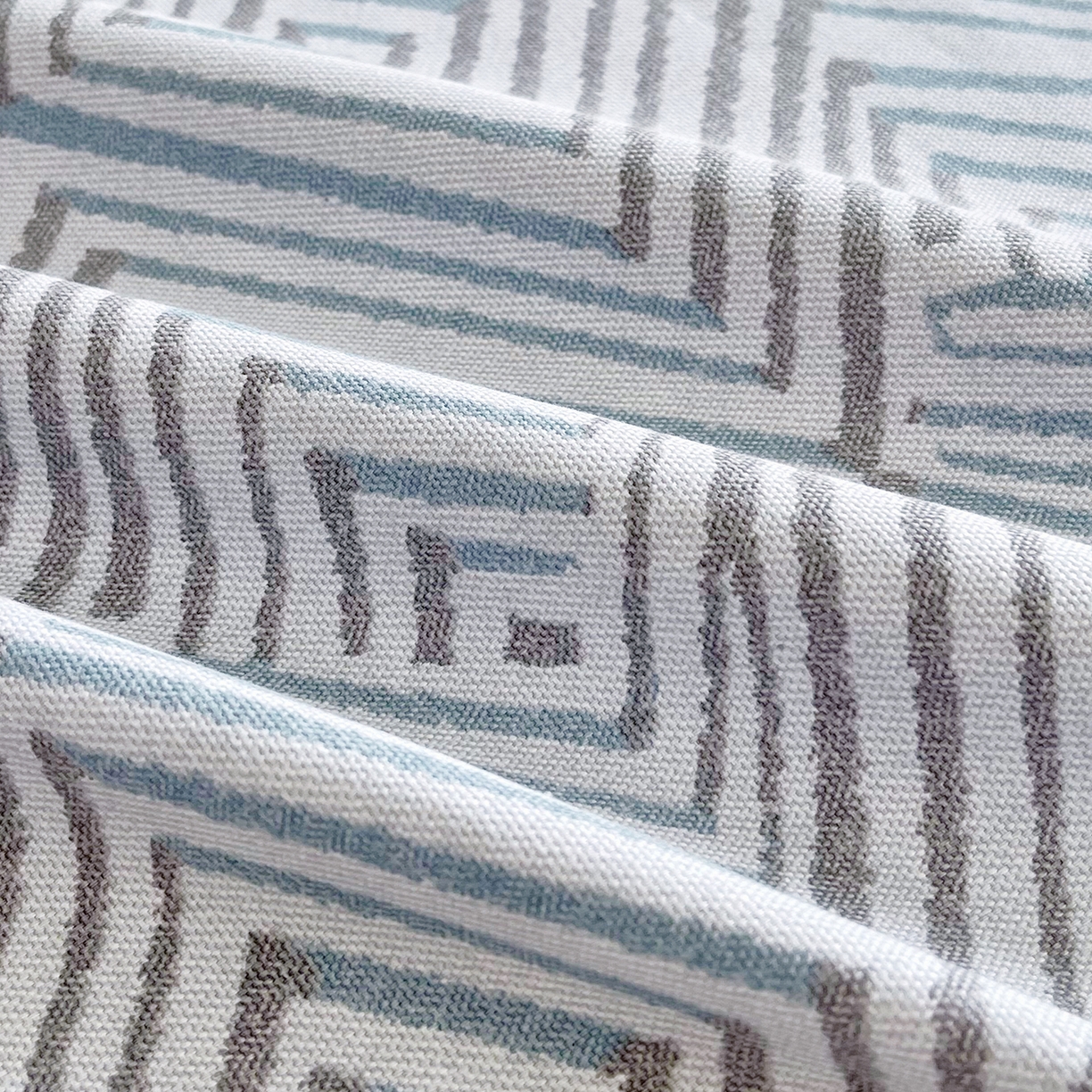 91家纺网 家纺一手货源 找家纺 金鑫汇家纺 2026新款全棉老粗布单品枕套系列 梦幻迷宫-灰