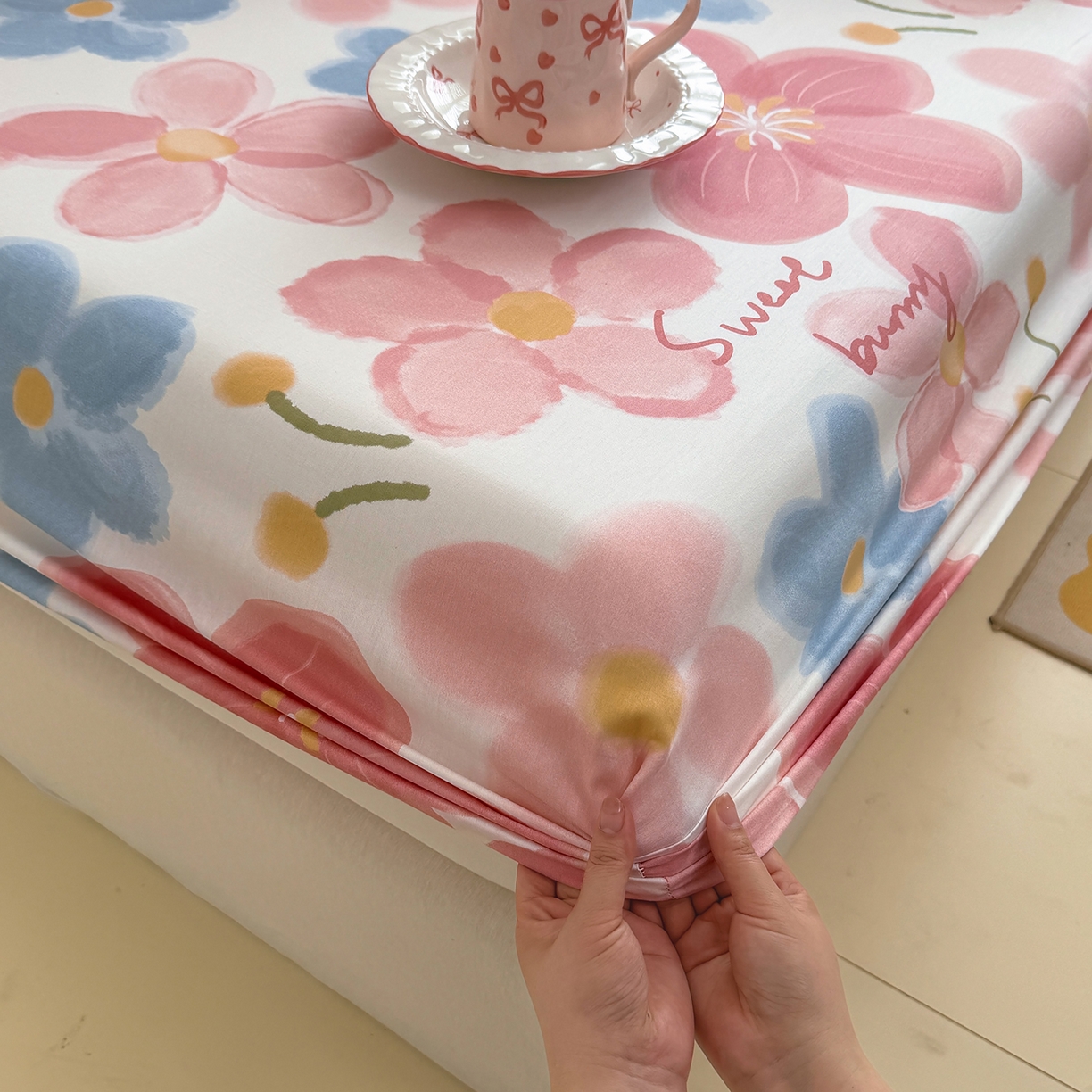 91家纺网 家纺一手货源 找家纺 壹贝家纺 2026新款全棉印花床笠系列 夕颜花开