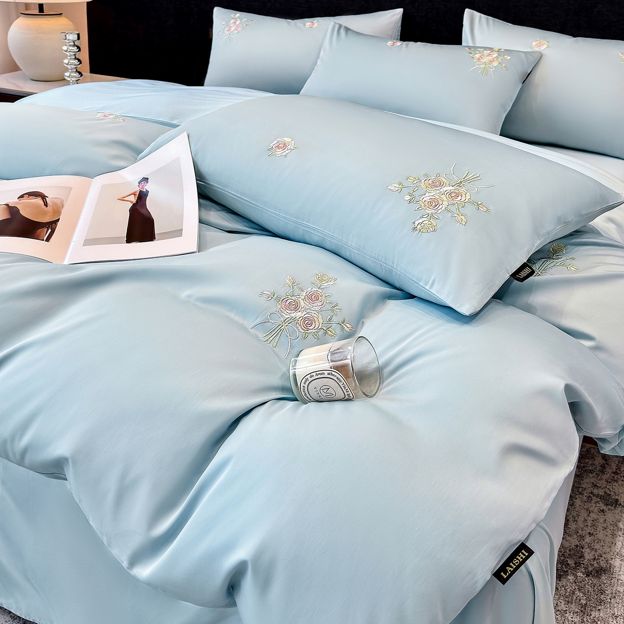 91家纺网 家纺一手货源 找家纺 欣宜家纺 2026新款50s纯棉全棉贡缎长绒棉刺绣绣花床上四件套【含高端礼盒】-花影系列 花影-天空蓝