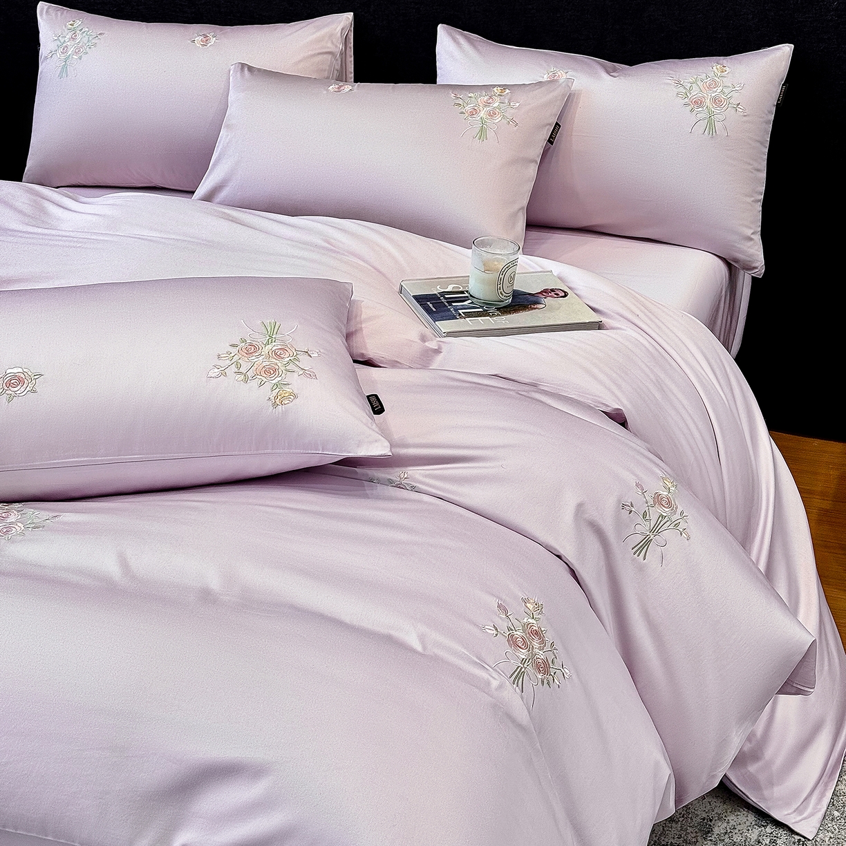 91家纺网 家纺一手货源 找家纺 欣宜家纺 2026新款50s纯棉全棉贡缎长绒棉刺绣绣花床上四件套【含高端礼盒】-花影系列 花影-香芋紫