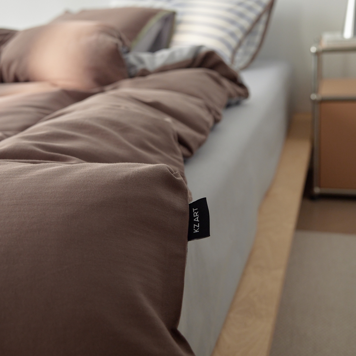 91家纺网 家纺一手货源 找家纺 佳汐蓝家纺 2026新款春夏人字纹小提花拼色系列四件套 人字纹浅咖