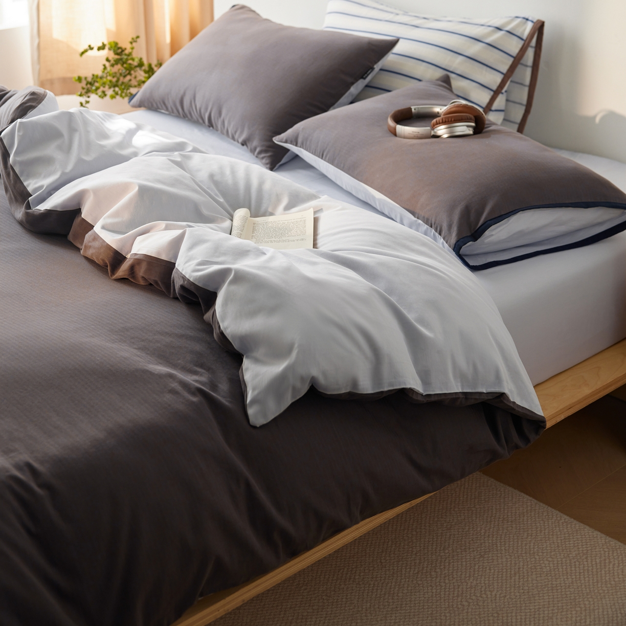 91家纺网 家纺一手货源 找家纺 佳汐蓝家纺 2026新款春夏人字纹小提花拼色系列四件套 人字纹炭灰