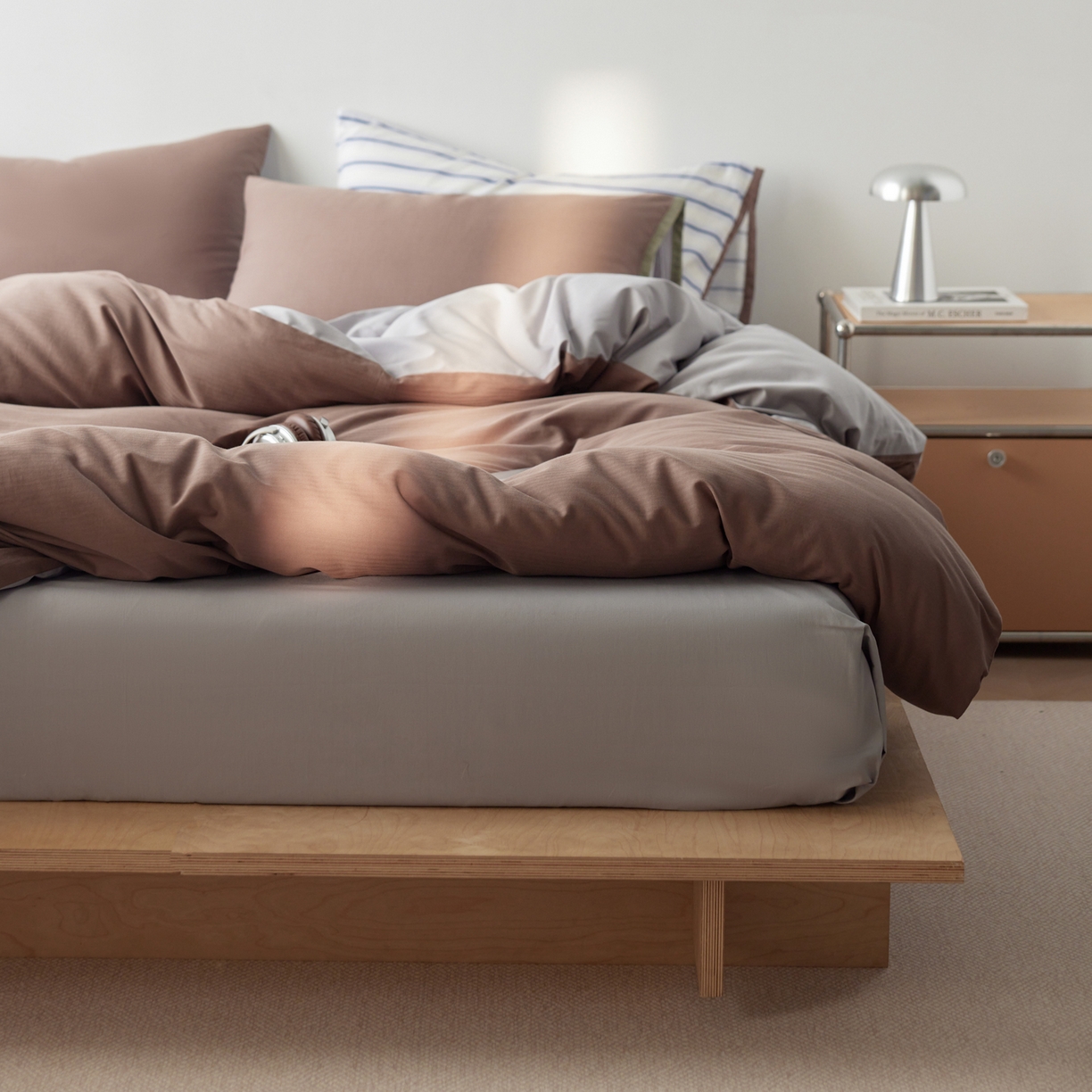 91家纺网 家纺一手货源 找家纺 佳汐蓝家纺 2026新款春夏人字纹小提花拼色系列四件套 人字纹浅咖