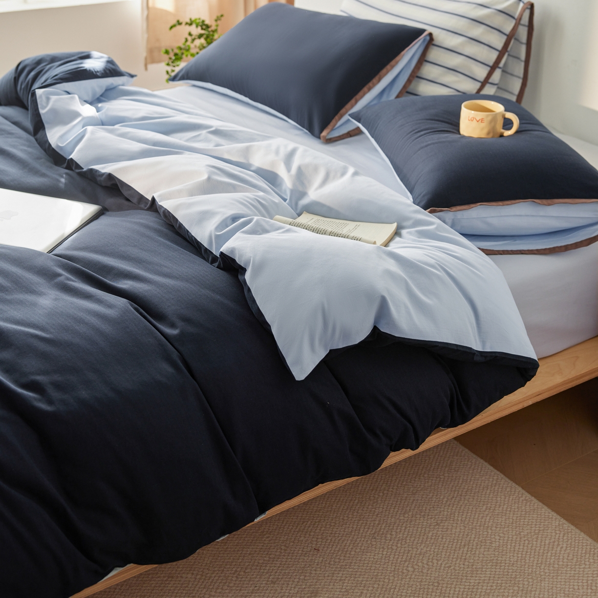 91家纺网 家纺一手货源 找家纺 佳汐蓝家纺 2026新款春夏人字纹小提花拼色系列四件套 人字纹藏青