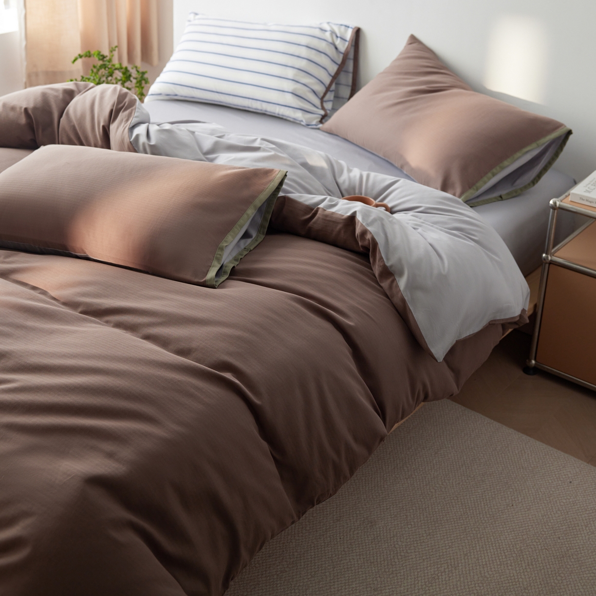 91家纺网 家纺一手货源 找家纺 佳汐蓝家纺 2026新款春夏人字纹小提花拼色系列四件套 人字纹浅咖