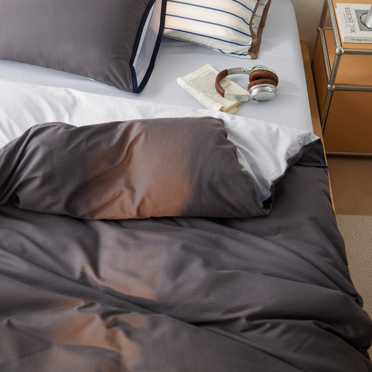 91家纺网 家纺一手货源 找家纺 佳汐蓝家纺 2026新款春夏人字纹小提花拼色系列四件套 人字纹炭灰