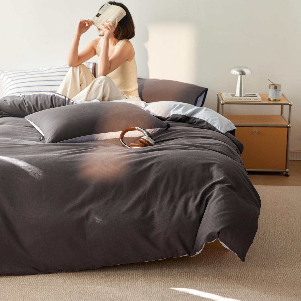 91家纺网 家纺一手货源 找家纺 佳汐蓝家纺 2026新款春夏人字纹小提花拼色系列四件套 人字纹炭灰