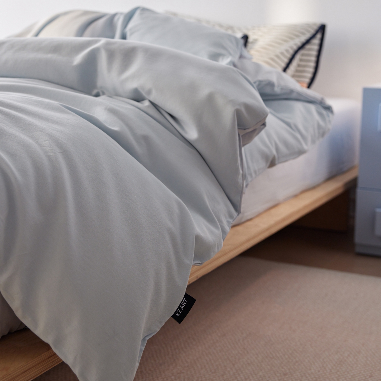 91家纺网 家纺一手货源 找家纺 佳汐蓝家纺 2026新款春夏人字纹小提花拼色系列四件套 人字纹浅蓝