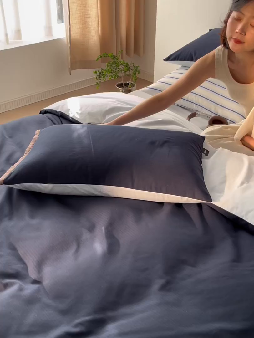 91家纺网 家纺一手货源 找家纺 佳汐蓝家纺 2026新款春夏人字纹小提花拼色系列四件套 人字纹藏青