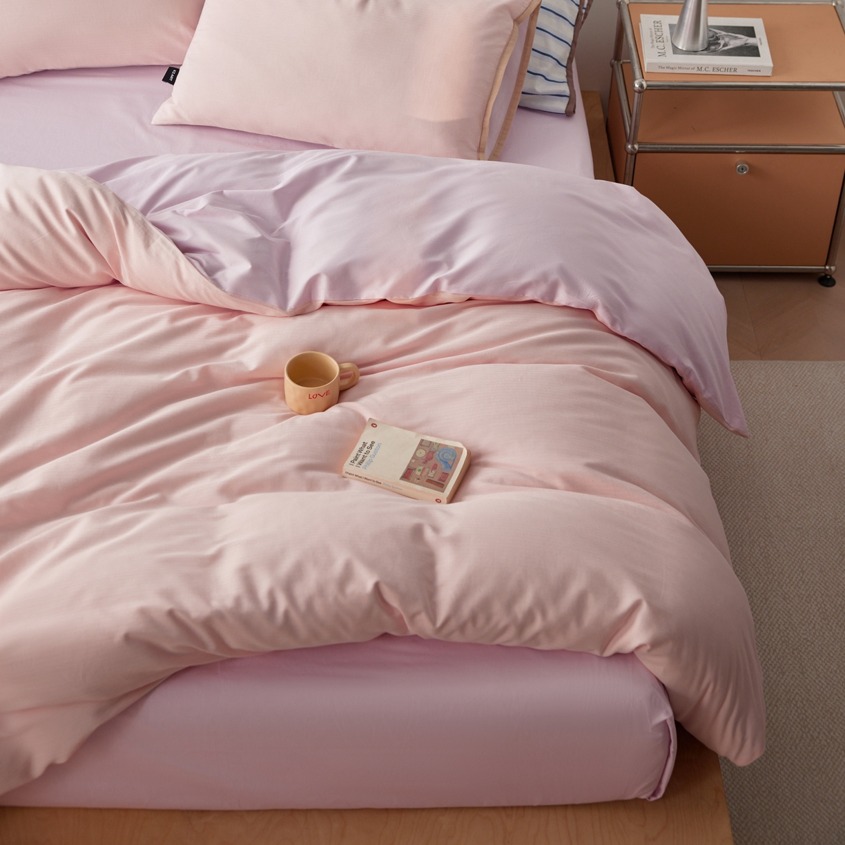 91家纺网 家纺一手货源 找家纺 佳汐蓝家纺 2026新款春夏人字纹小提花拼色系列四件套 人字纹山茶粉