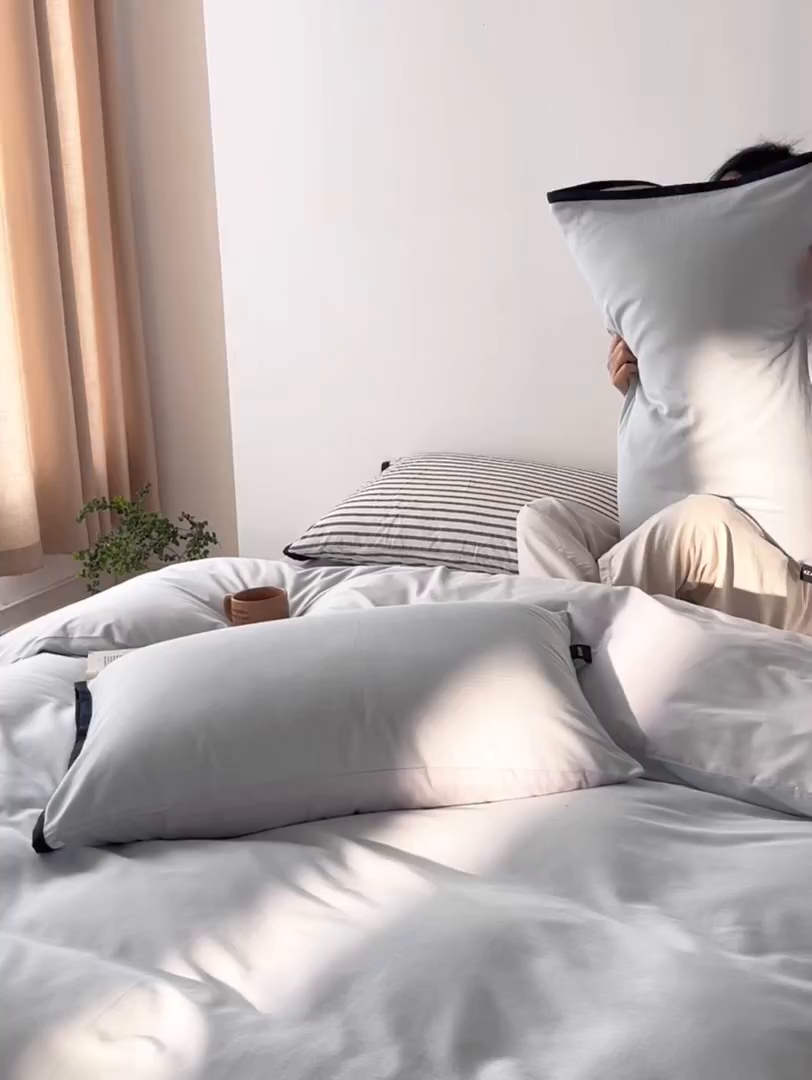 91家纺网 家纺一手货源 找家纺 佳汐蓝家纺 2026新款春夏人字纹小提花拼色系列四件套 人字纹浅蓝