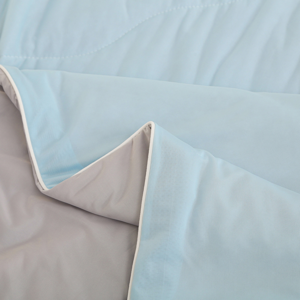 91家纺网 家纺一手货源 找家纺 亚龙工厂店 2026新款跨境直播热款A类冰淇淋冰皮小凉被被子被芯 天蓝+灰色