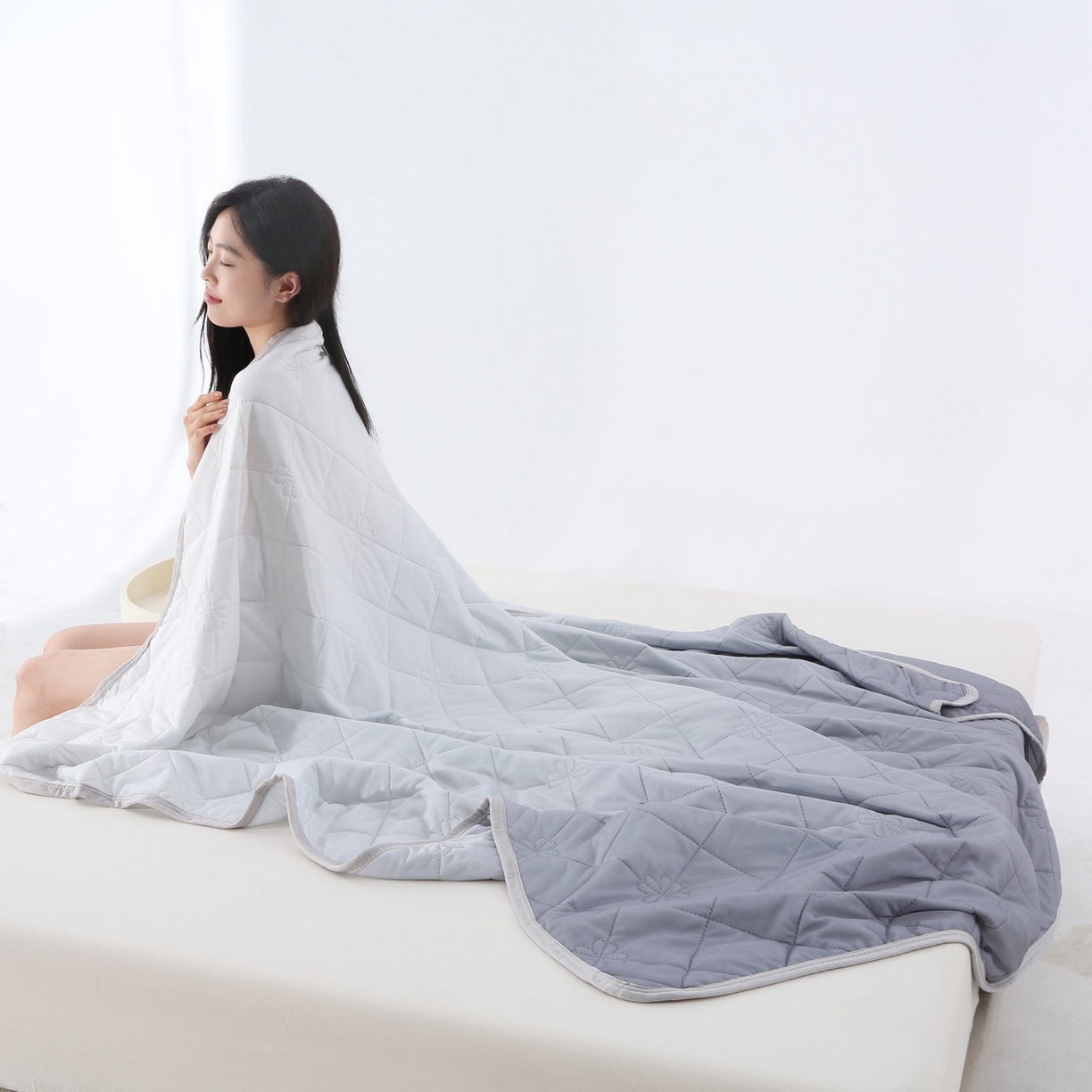 91家纺网 家纺一手货源 找家纺 亚龙工厂店 2026新款跨境电商热款涤氨凉感被被子被芯 高级灰（浅变色）